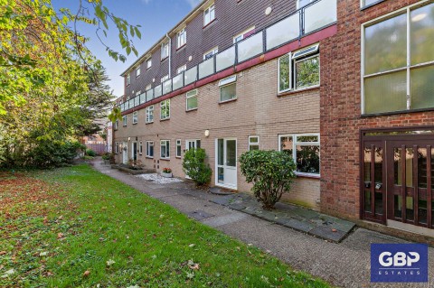 View Full Details for Victor Close, Hornchurch, RM12