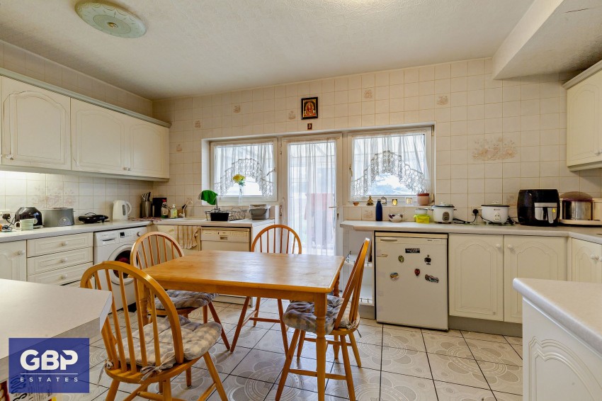 Images for Pettits Lane, Romford, RM1