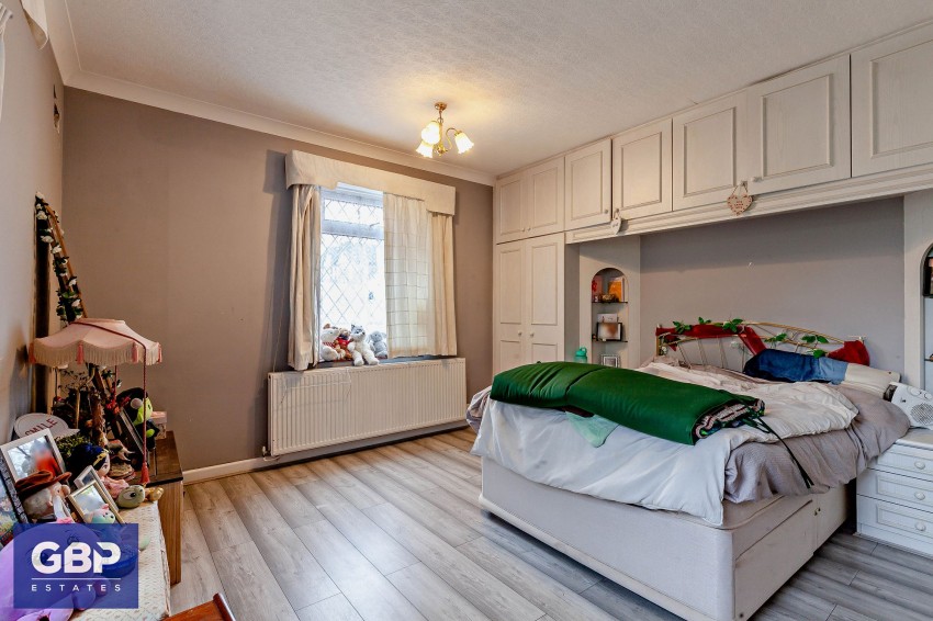 Images for Pettits Lane, Romford, RM1