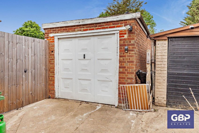 Images for Pettits Lane North, Romford, RM1