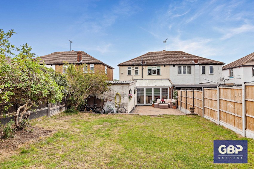 Images for Pettits Lane North, Romford, RM1