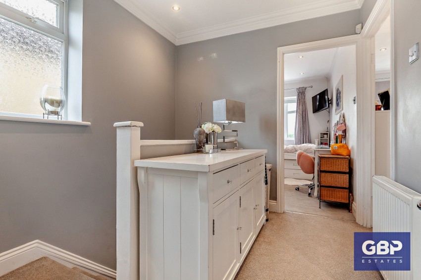 Images for Pettits Lane North, Romford, RM1