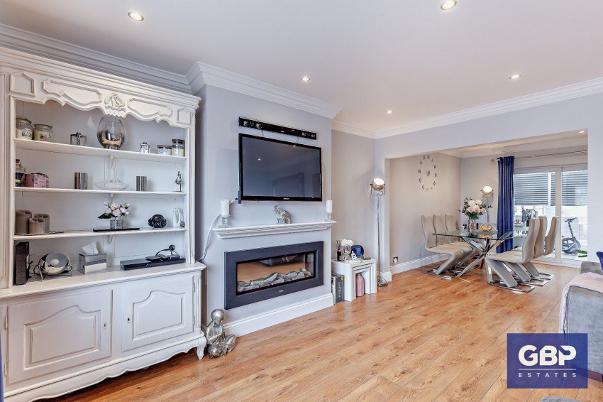 Images for Pettits Lane North, Romford, RM1