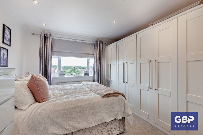 Images for Pettits Lane North, Romford, RM1