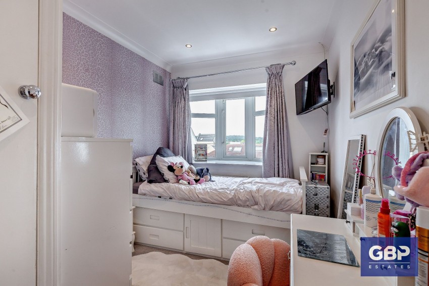 Images for Pettits Lane North, Romford, RM1