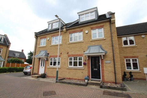 View Full Details for Oxford Close, Romford, RM2