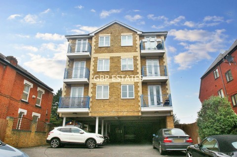 View Full Details for Western Road, Chipping Lodge, RM1