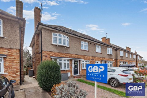 View Full Details for Station Road, Gidea Park, RM2