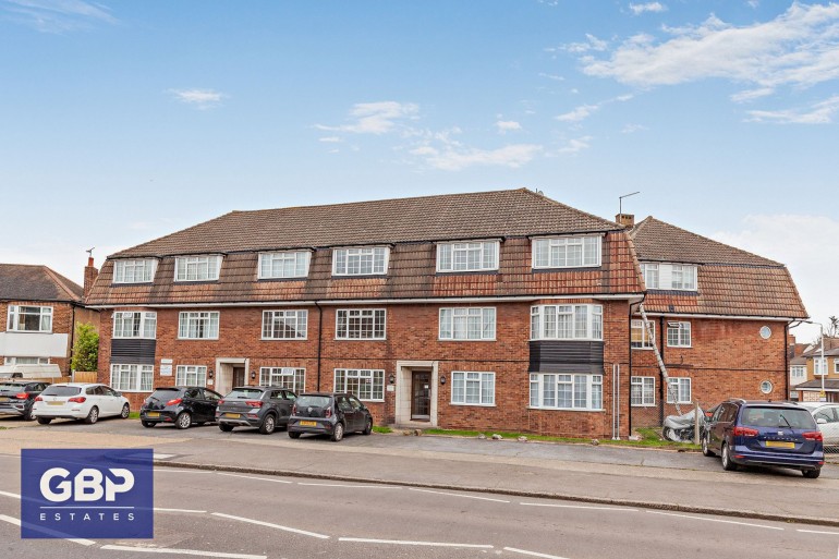 Squirrels Heath Lane, Romford, RM2
