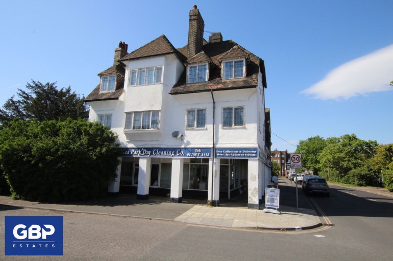 Balgores Square, Romford, RM2