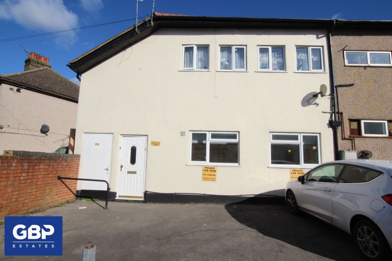 Knightsbridge Gardens, Romford, RM7