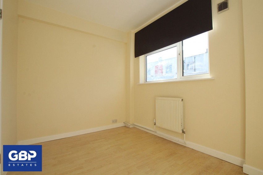 Images for Knightsbridge Gardens, Romford, RM7