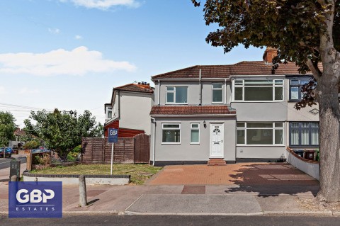 View Full Details for Gorseway, Romford, RM7